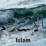 Islam. Bild på vågor i havet med texten islam på arabiska och svenska.